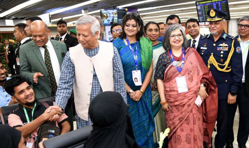 প্রবাসীরা বিমান বন্দরে অতিথির মত সম্মান পাবেন : প্রধান উপদেষ্টা